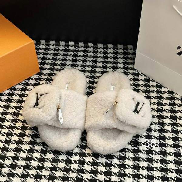 Picture of Louis Vuitton Shoes _SKULVsz35-40LY080512740